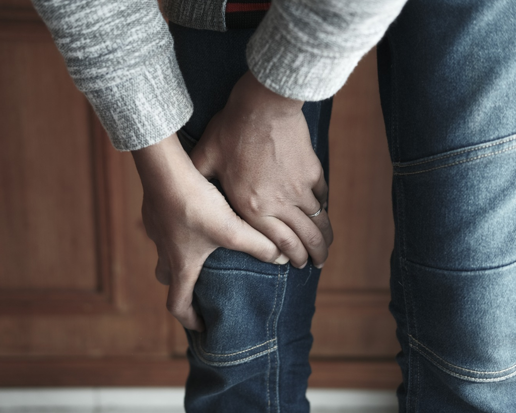 Nyeri Lutut Saat Naik Tangga, Benarkah Karena Asam Urat?